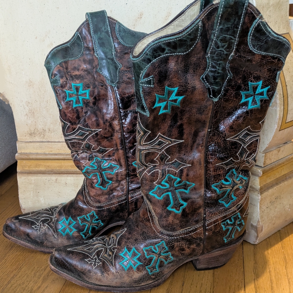 Source Unknown Brown Boots with Teal Crosses